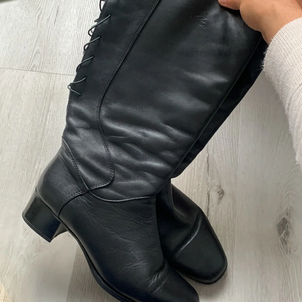 Size 9 1/2 B.Regence Black Leather‎ Boots Made In Canada lace up wide zipper